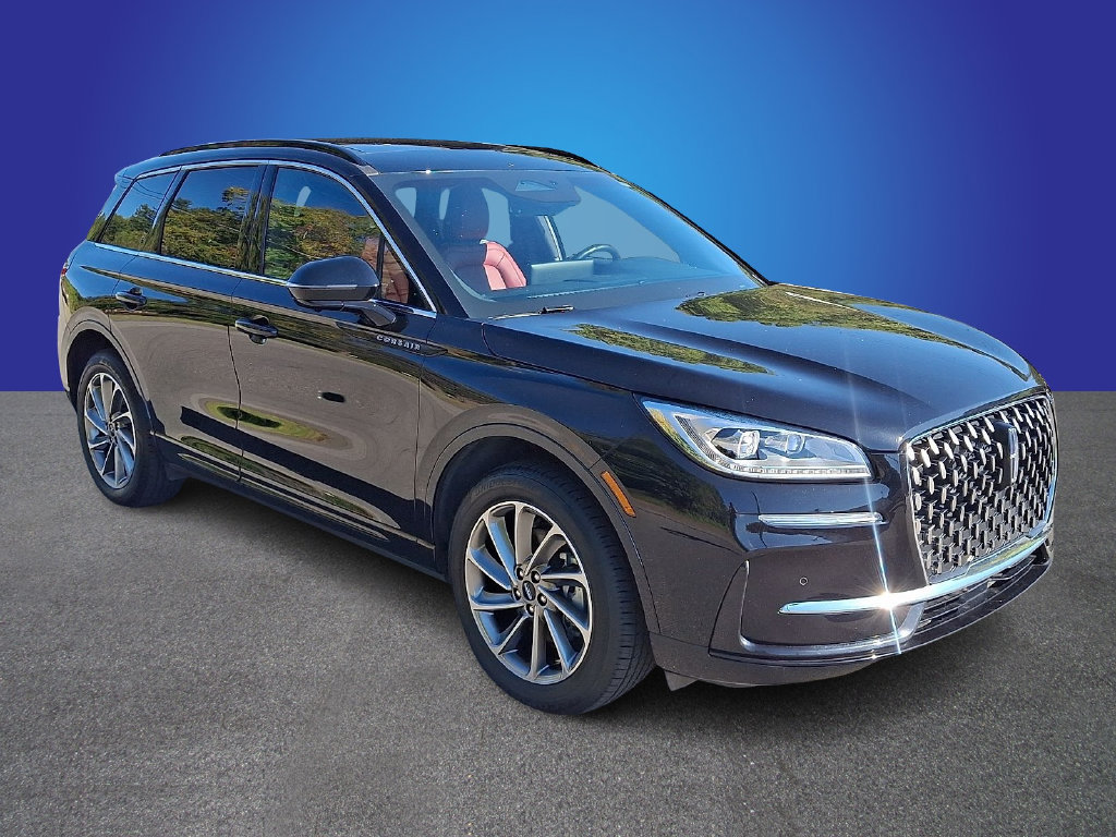 Used 2025 Lincoln Corsair Grand Touring w/ Equipment Group 301A AWD/4WD image 3