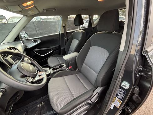 Used 2025 Kia Soul LX w/ LX Technology Package image 34