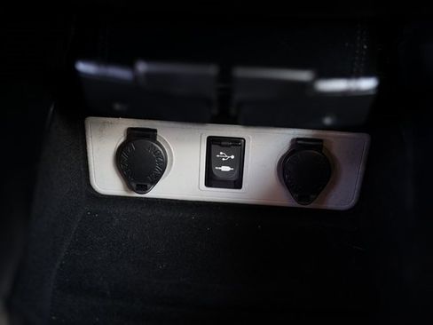 Used 2016 Toyota Avalon Limited image 26