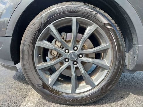 Used 2018 Ford Explorer XLT w/ Equipment Group 202A FWD image 19