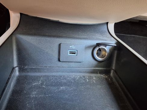Used 2017 Ford Fusion SE FWD image 7