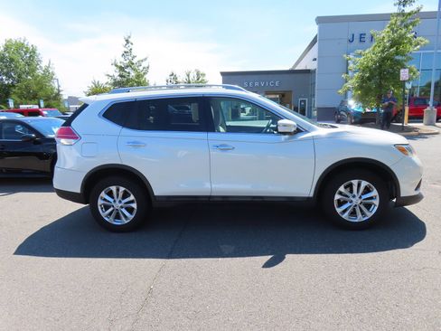 Used 2016 Nissan Rogue SV w/ SV Premium Package AWD/4WD image 4