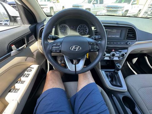 Used 2019 Hyundai Elantra SE FWD image 28