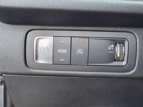 Used 2025 Chevrolet Traverse LT FWD image 17