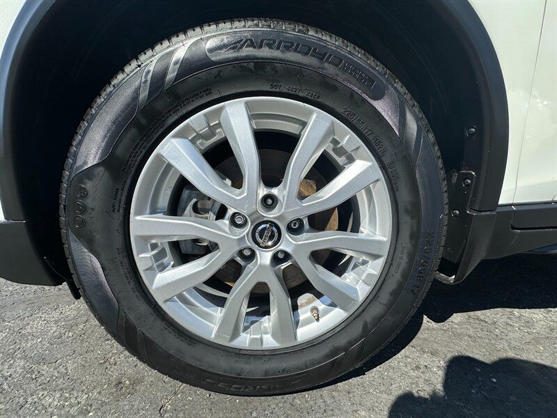 Used 2019 Nissan Rogue SV FWD image 9