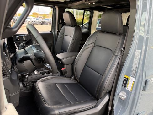 Used 2026 Jeep Wrangler Unlimited Sahara AWD/4WD image 16
