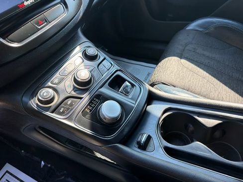 Used 2015 Chrysler 200 S FWD image 20