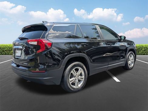 Used 2024 GMC Terrain SLE AWD/4WD image 5