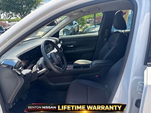 Used 2025 Nissan Kicks SR FWD image 10