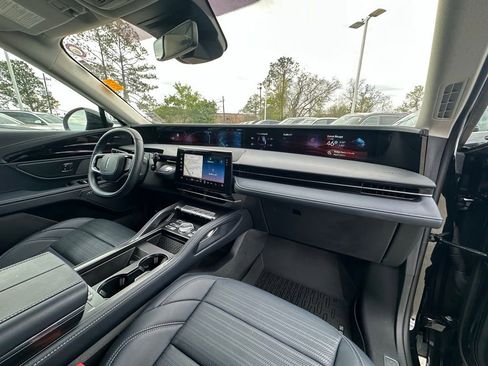 Used 2025 Lincoln Nautilus Reserve image 33