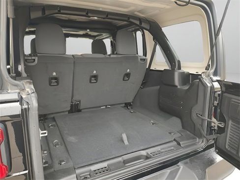 Certified 2024 Jeep Wrangler Unlimited Rubicon image 35