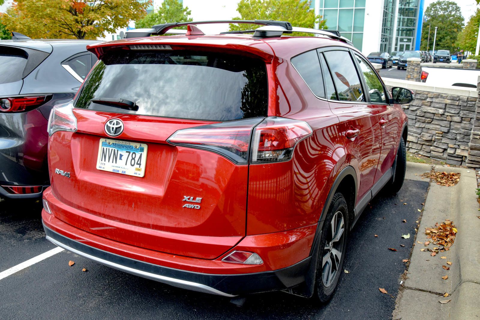 Used 2016 Toyota RAV4 XLE AWD/4WD image 5