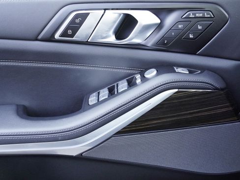 Certified 2024 BMW X7 xDrive40i w/ Executive Package image 11