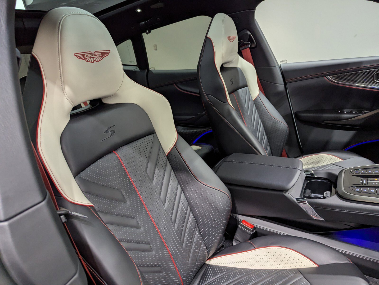 New 2026 Aston Martin DBX 707 AWD/4WD image 23