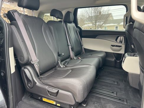 Certified 2024 Kia Carnival LX image 22