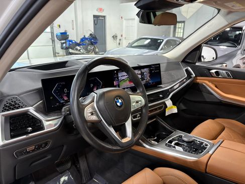 Used 2023 BMW X7 xDrive40i w/ Premium Package image 4