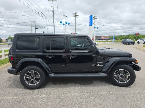 Used 2023 Jeep Wrangler Unlimited Sahara w/ Cold Weather Group AWD/4WD image 7
