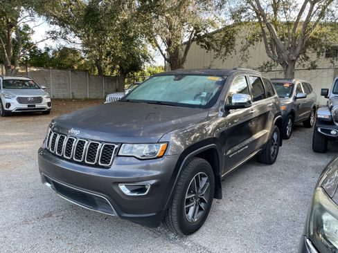 Used 2019 Jeep Grand Cherokee Limited w/ Trailer Tow Group IV image 4