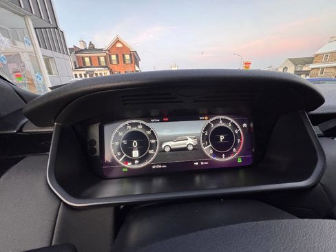 Used 2020 Land Rover Discovery SE image 20