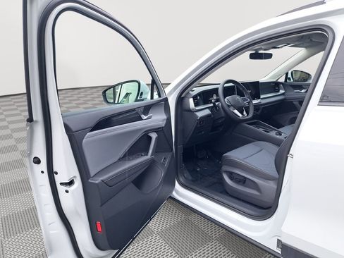 New 2025 Volkswagen Tiguan SE AWD/4WD image 11
