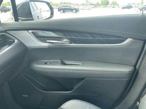 Certified 2024 Cadillac XT6 Premium Luxury w/ LPO, Floor Liner Package AWD/4WD image 33