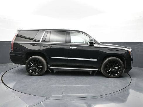 Used 2020 Cadillac Escalade Luxury AWD/4WD image 4