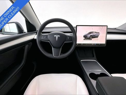 Used 2025 Tesla Model Y Long Range RWD image 4
