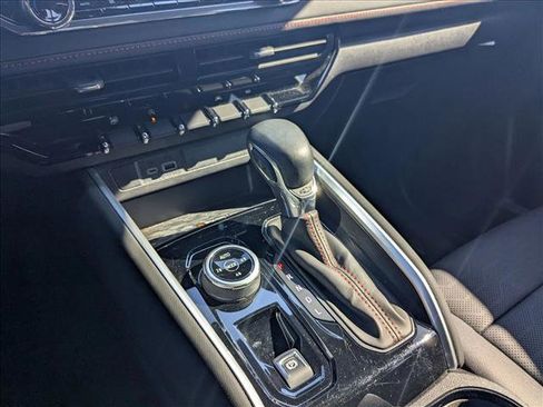 Used 2024 Chevrolet Colorado Z71 w/ Z71 Convenience Package 2 image 13