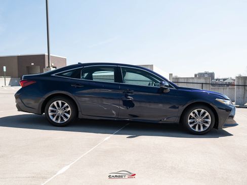 Used 2021 Toyota Avalon XLE w/ Moonroof Package image 5