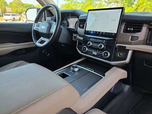 Used 2024 Ford Expedition Limited RWD image 17
