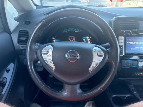 Used 2015 Nissan Leaf SL w/ Premium Package FWD image 11