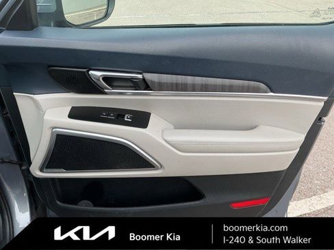 Used 2024 Kia Telluride EX w/ EX Captain's Chair Package image 10