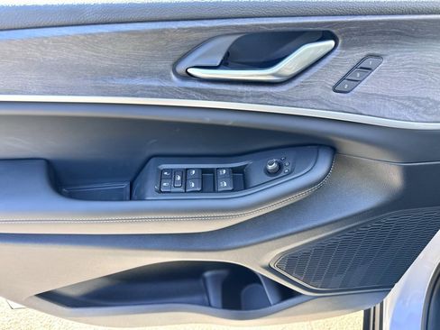 New 2025 Jeep Grand Cherokee Limited w/ Black Appearance Package image 9