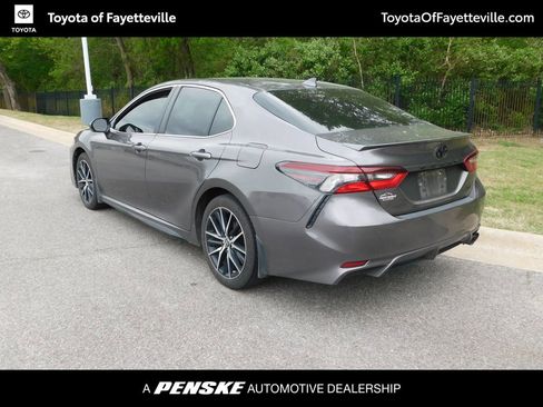 Used 2024 Toyota Camry SE image 3
