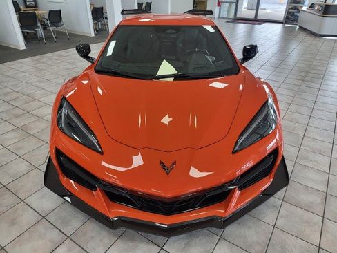 Used 2025 Chevrolet Corvette Z06 w/ Z07 Performance Package RWD image 2