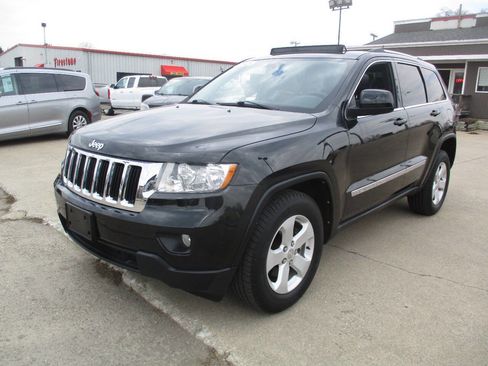 Used 2013 Jeep Grand Cherokee Laredo image 2