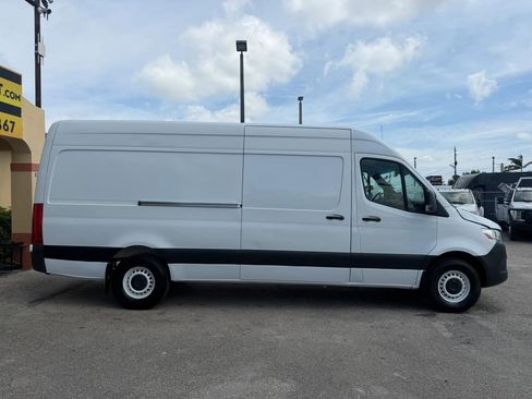 Used 2024 Mercedes-Benz Sprinter 2500 170 Extended Cargo image 10