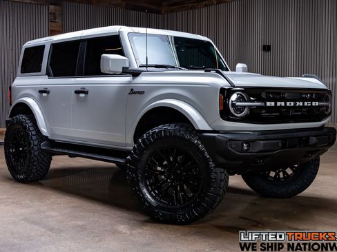 Used 2026 Ford Bronco Outer Banks AWD/4WD image 1