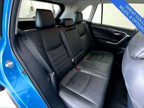 Used 2021 Toyota RAV4 XLE Premium w/ Carpet Mat Package (TMS) image 36