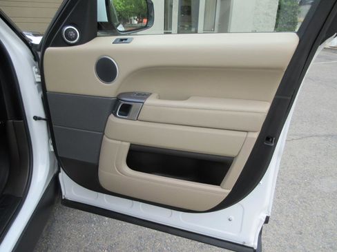 Used 2016 Land Rover Range Rover Sport SE AWD/4WD image 19