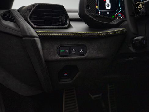 Used 2024 Lamborghini Revuelto image 31