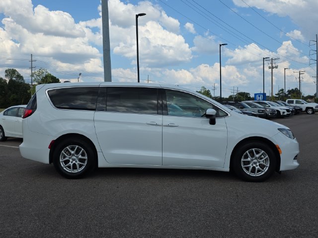 Used 2023 Chrysler Voyager LX FWD image 2
