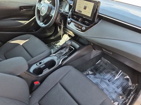 Used 2025 Toyota Corolla LE FWD image 14