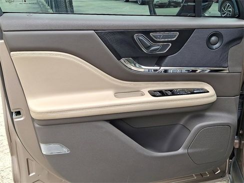 Used 2020 Lincoln Corsair Reserve w/ Elements Package image 12