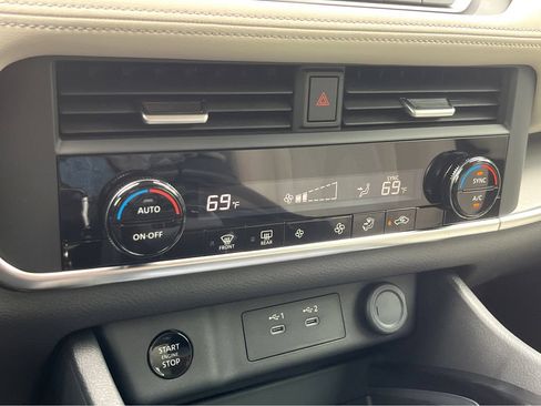 Used 2025 Nissan Rogue SV FWD image 26