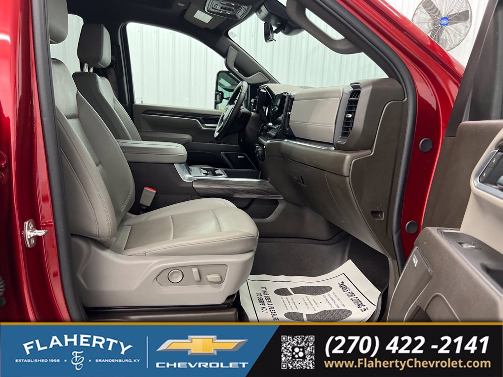 Used 2025 Chevrolet Silverado 3500 LTZ w/ LTZ Premium Package AWD/4WD image 15