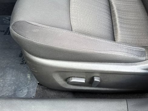 Used 2025 Nissan Altima 2.5 SV FWD image 13