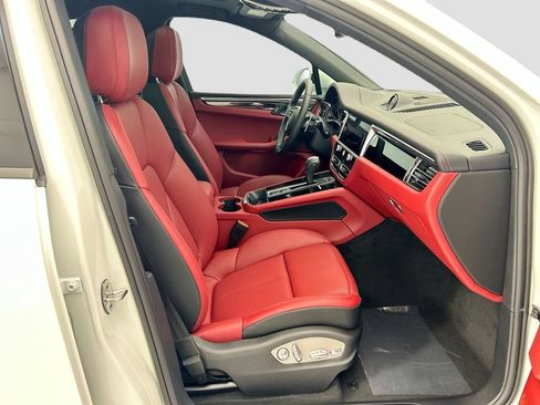 Used 2026 Porsche Macan AWD/4WD image 21