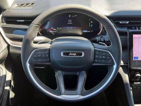 Used 2023 Jeep Grand Cherokee 4WD 4xe image 13