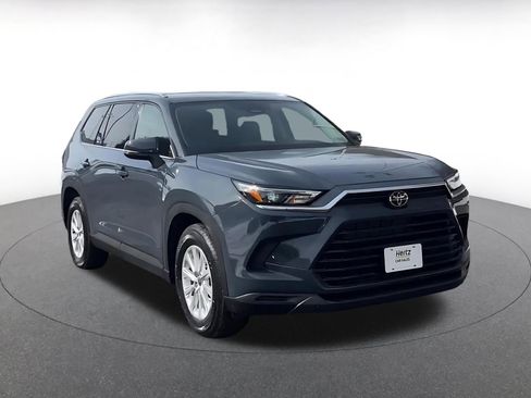 Used 2025 Toyota Grand Highlander XLE image 3